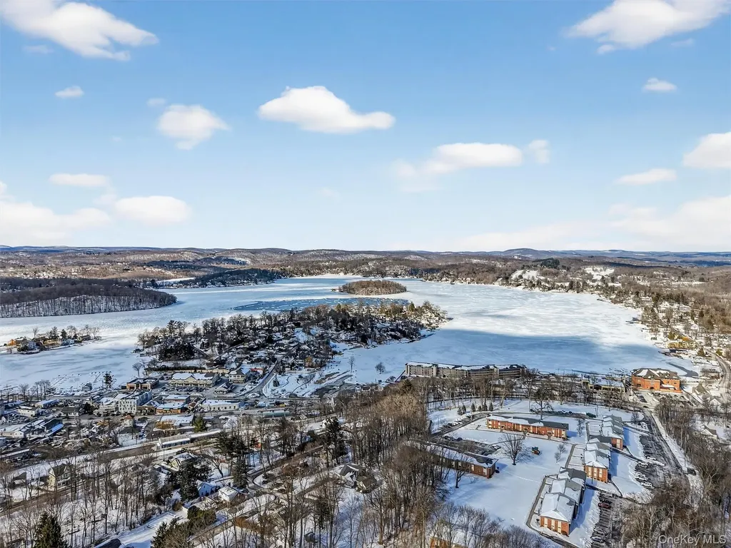 30 Lakeview Terrace Mahopac NY 10541