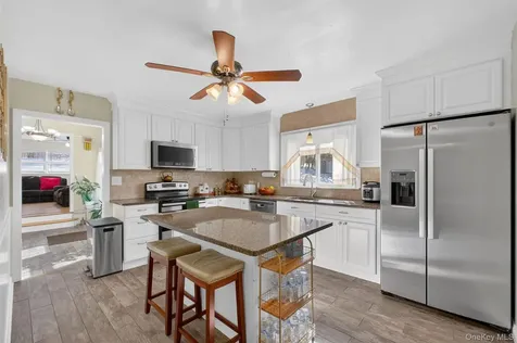 30 Lakeview Terrace Mahopac NY 10541