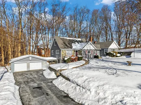 30 Lakeview Terrace Mahopac NY 10541