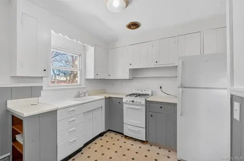 30 Lakeview Terrace Mahopac NY 10541