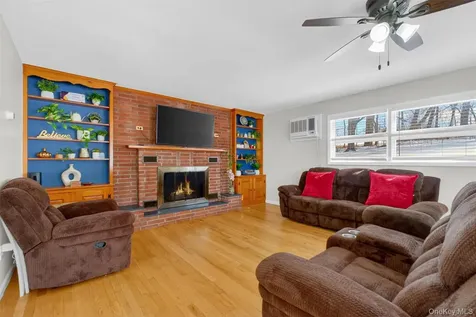 30 Lakeview Terrace Mahopac NY 10541