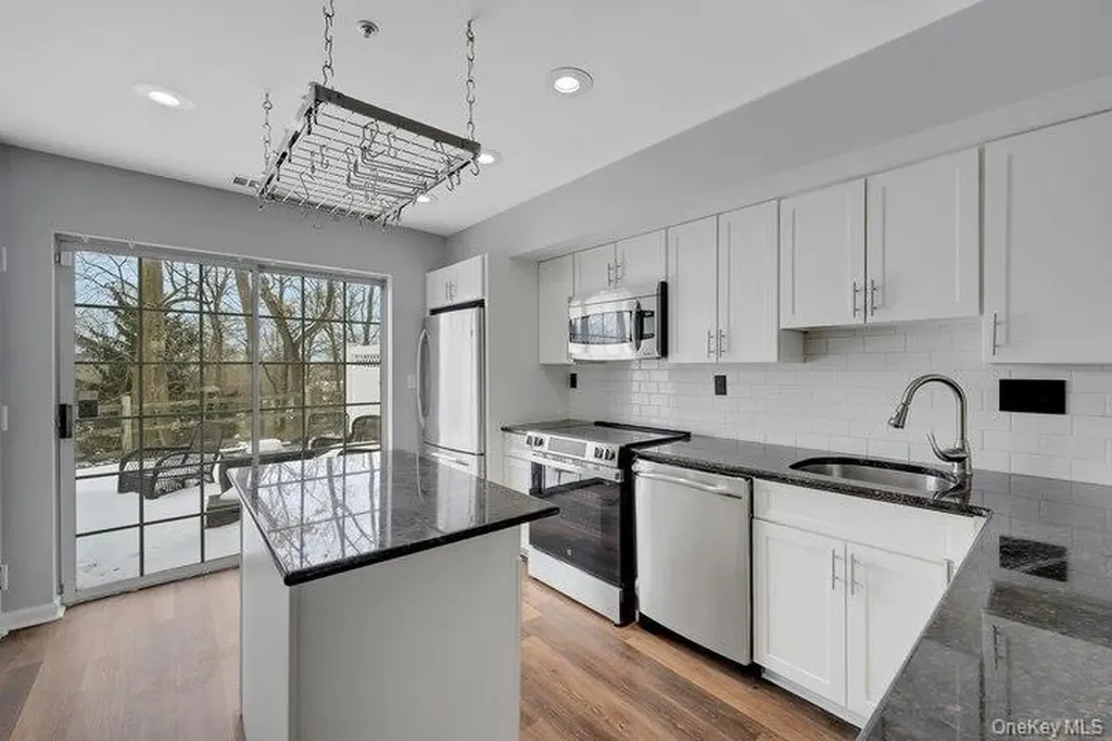 202 Park Ridge Lane White Plains NY 10603