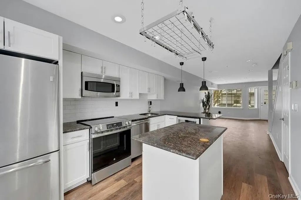 202 Park Ridge Lane White Plains NY 10603