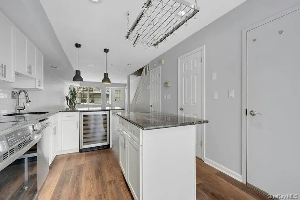202 Park Ridge Lane White Plains NY 10603