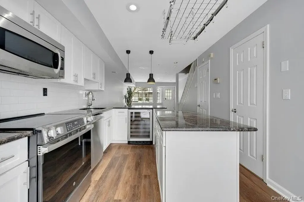 202 Park Ridge Lane White Plains NY 10603