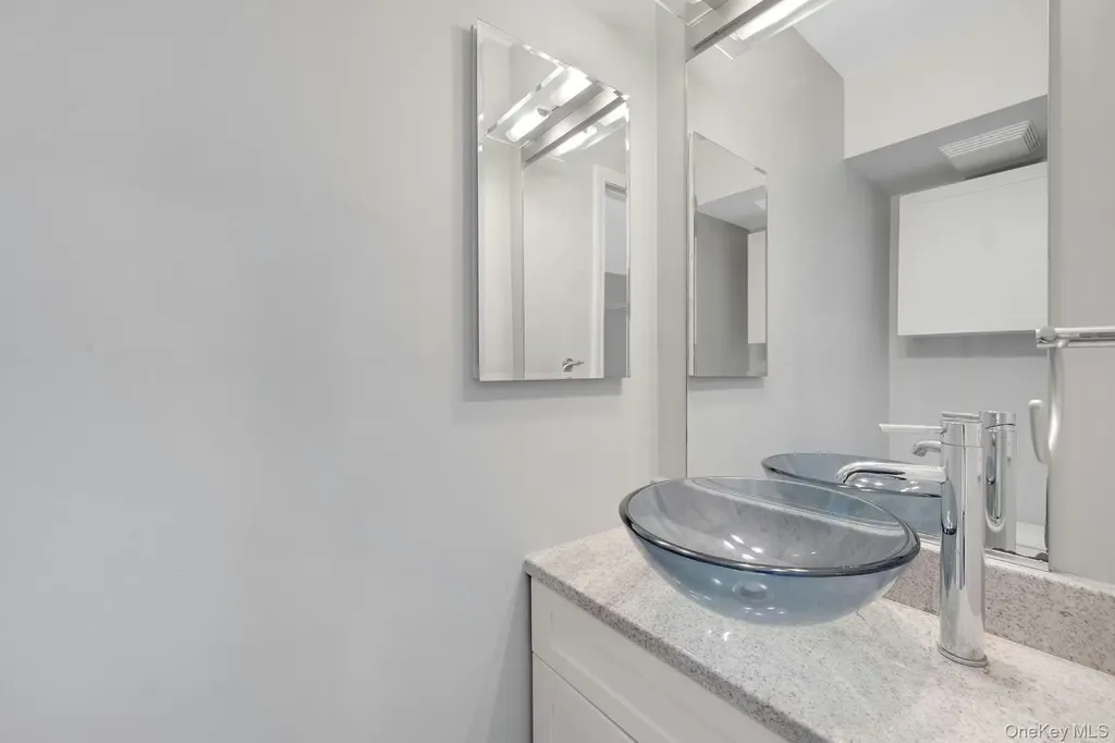 202 Park Ridge Lane White Plains NY 10603