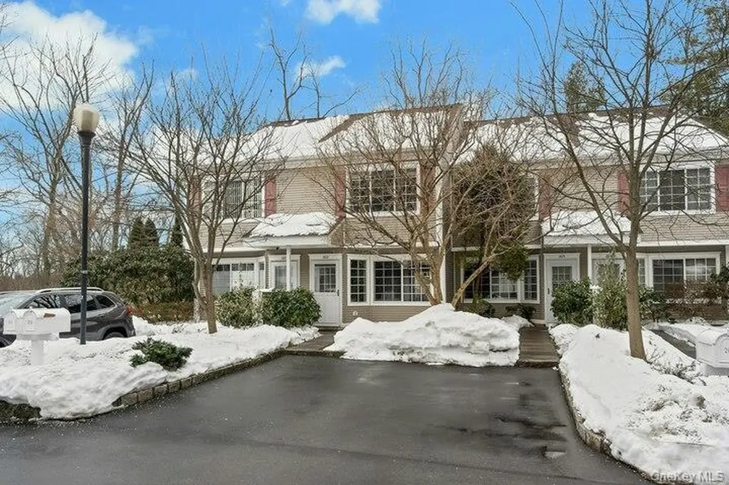 202 Park Ridge Lane White Plains NY 10603