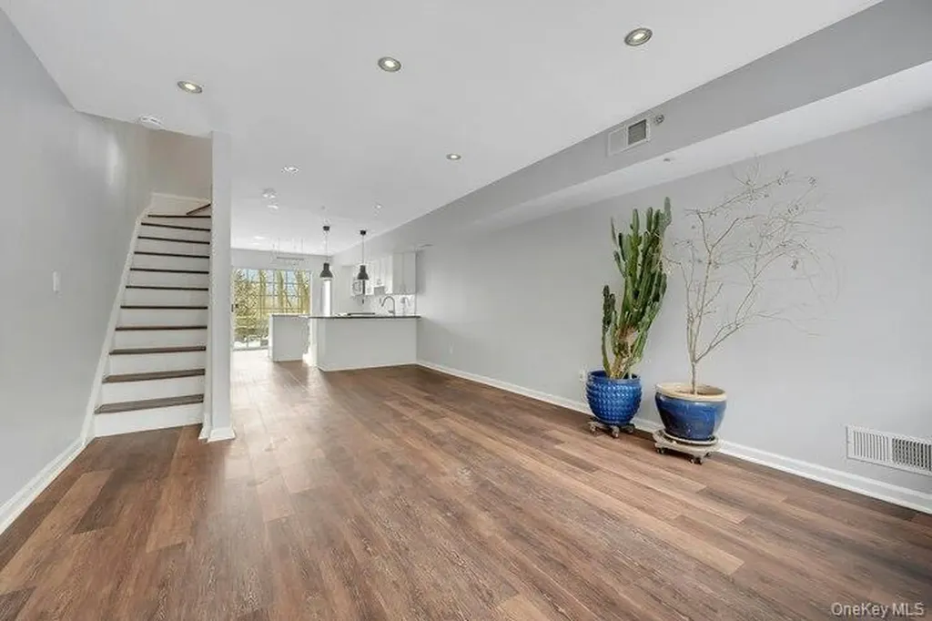 202 Park Ridge Lane White Plains NY 10603