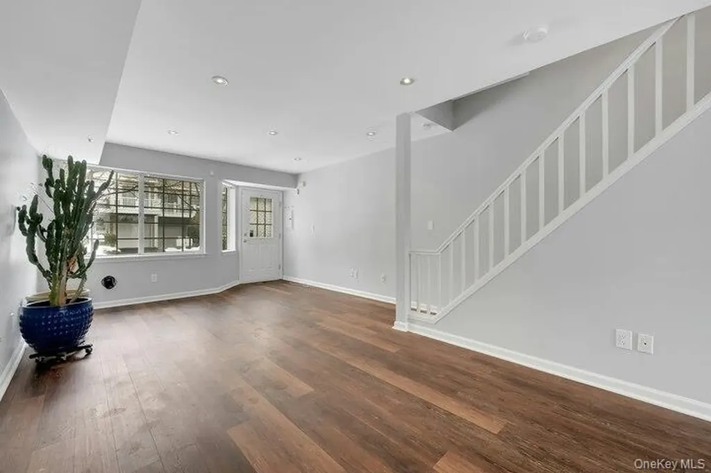 202 Park Ridge Lane White Plains NY 10603
