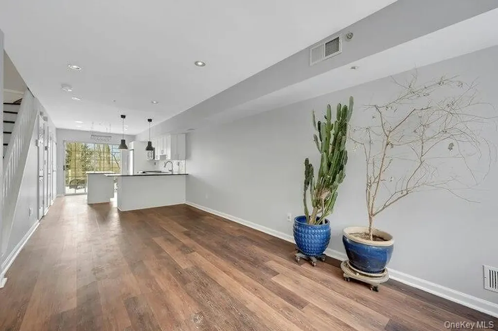 202 Park Ridge Lane White Plains NY 10603