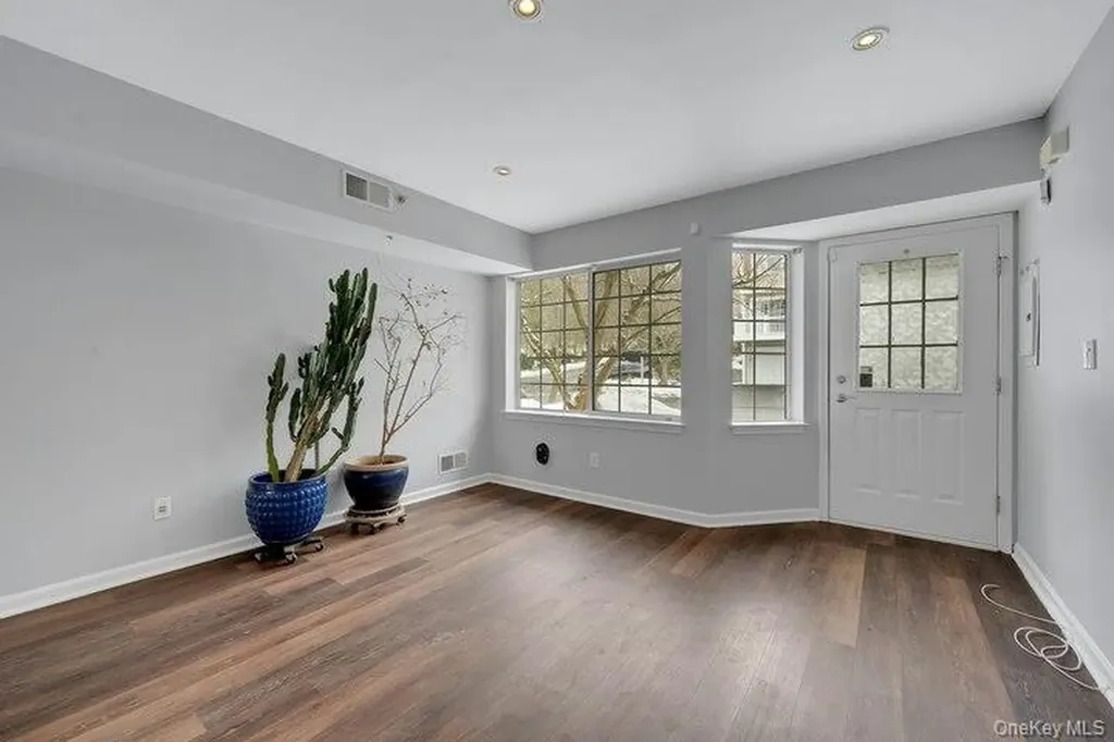 202 Park Ridge Lane White Plains NY 10603