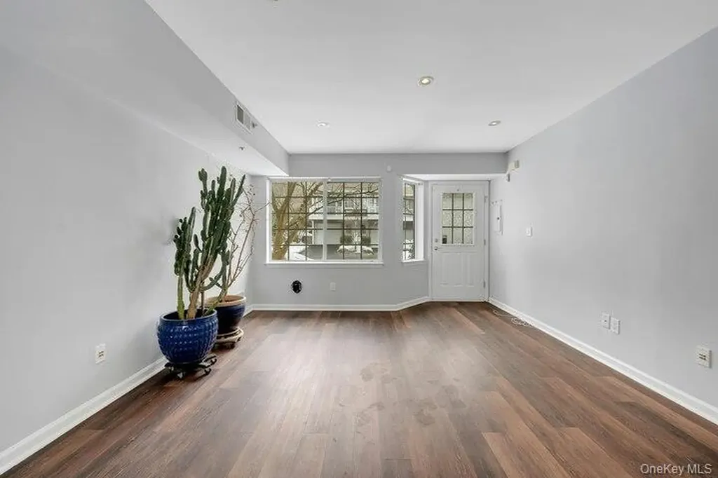 202 Park Ridge Lane White Plains NY 10603