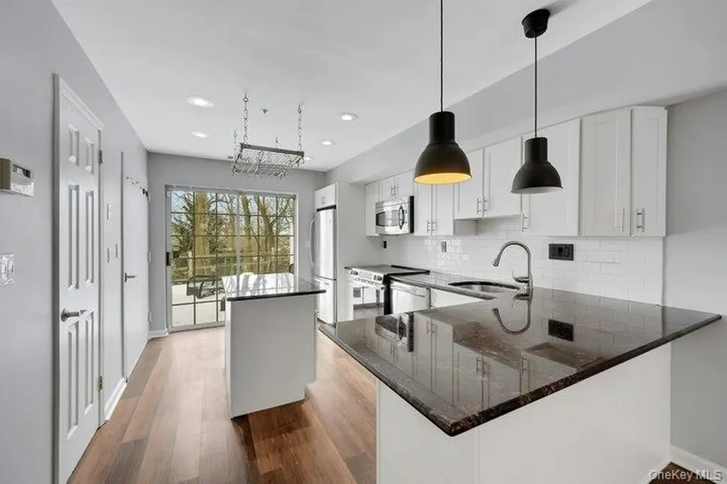 202 Park Ridge Lane White Plains NY 10603