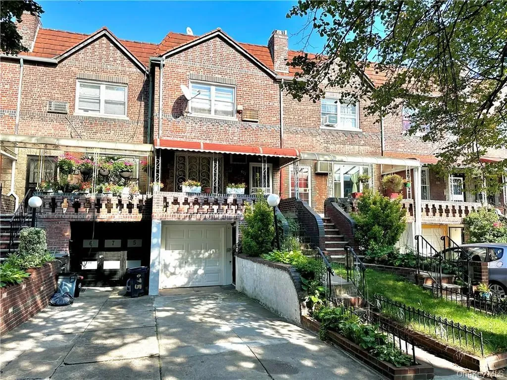 677 E 38th Street Brooklyn NY 11210