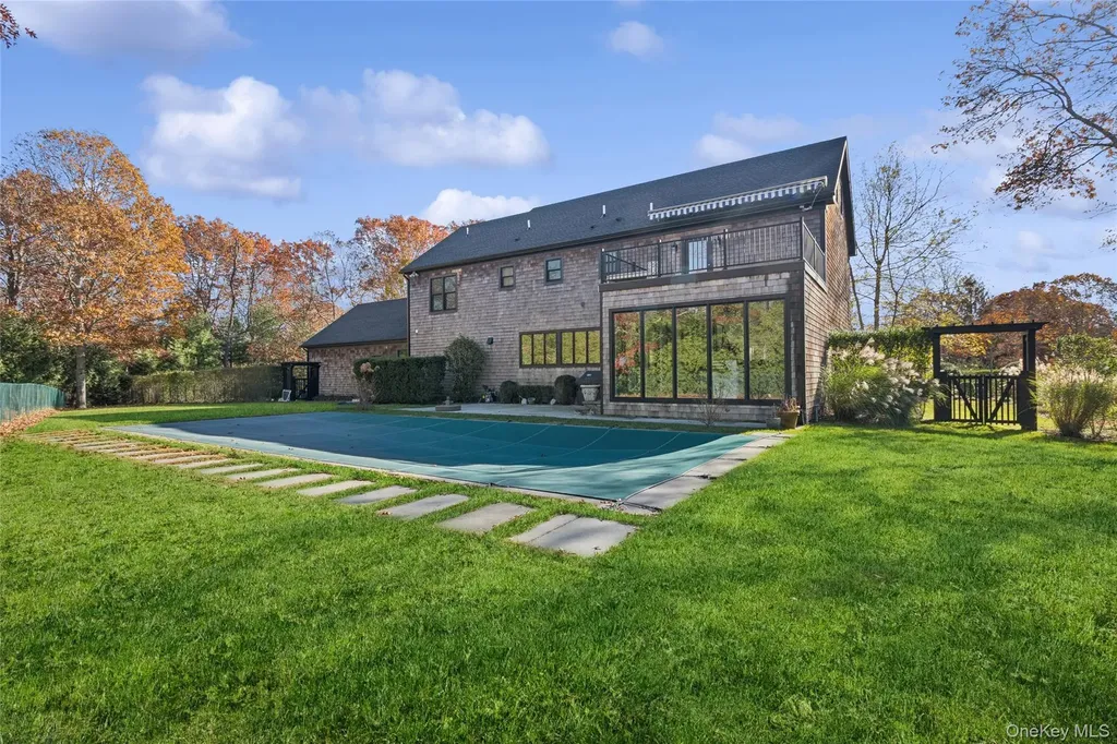 9 Debras Way Wainscott NY 11975