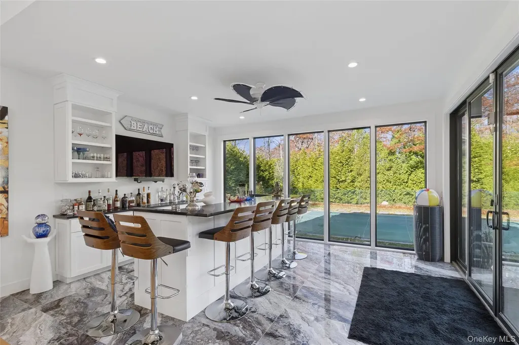9 Debras Way Wainscott NY 11975