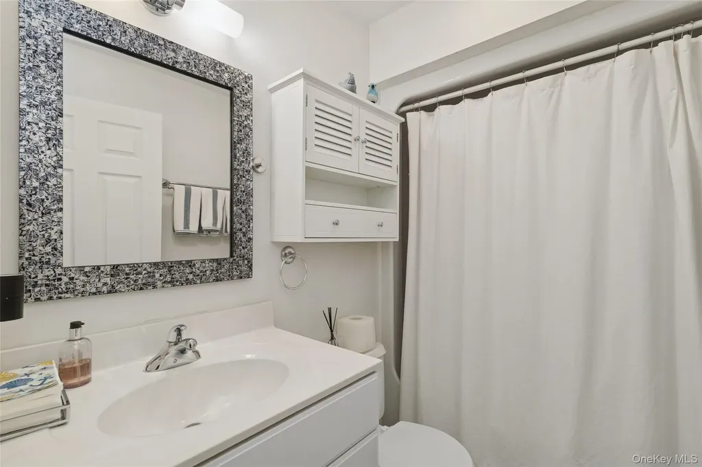 9 Debras Way Wainscott NY 11975
