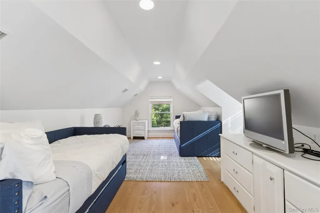 9 Debras Way Wainscott NY 11975