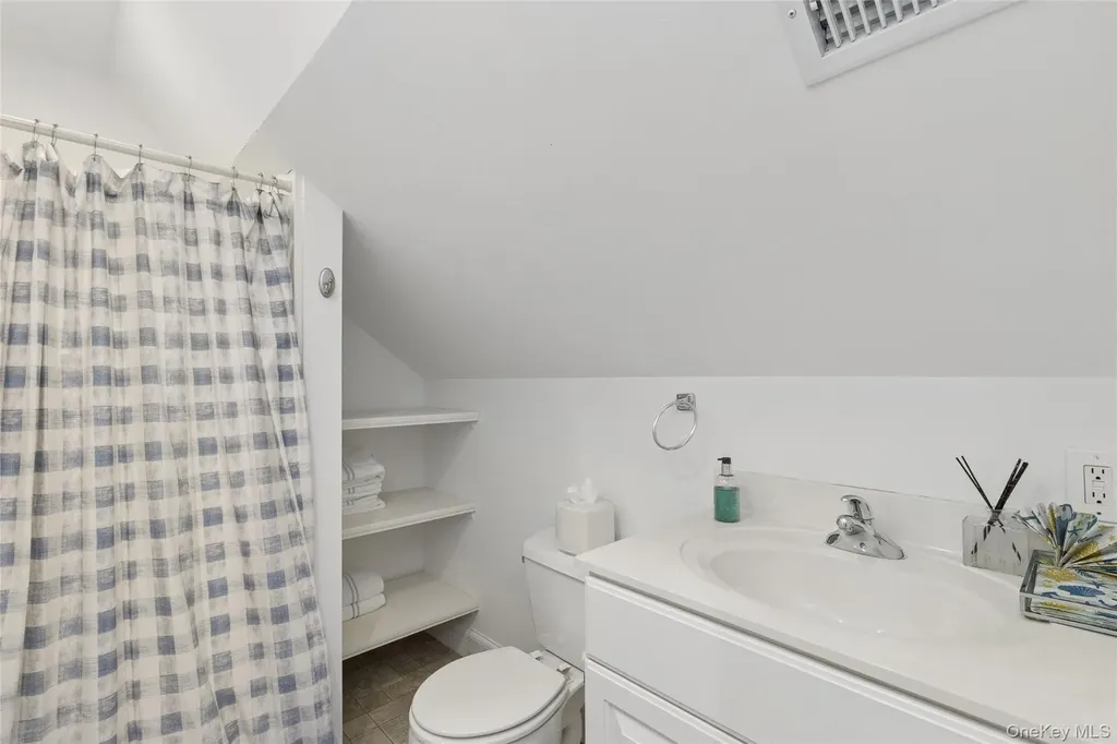 9 Debras Way Wainscott NY 11975