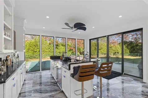 9 Debras Way Wainscott NY 11975