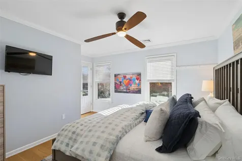 9 Debras Way Wainscott NY 11975