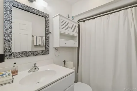 9 Debras Way Wainscott NY 11975