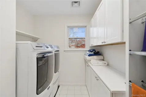 9 Debras Way Wainscott NY 11975