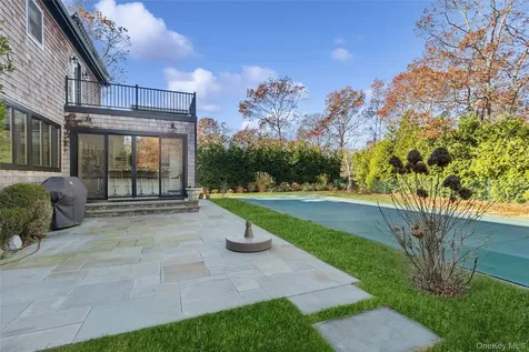 9 Debras Way Wainscott NY 11975