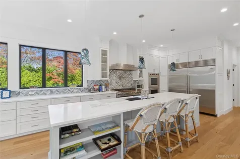 9 Debras Way Wainscott NY 11975