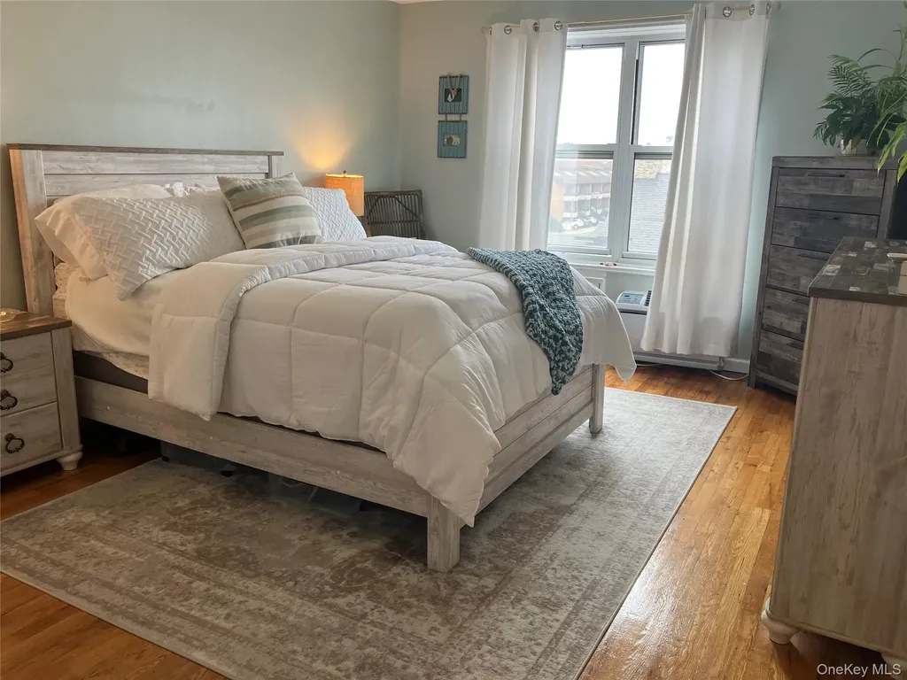 855 E Broadway Long Beach NY 11561