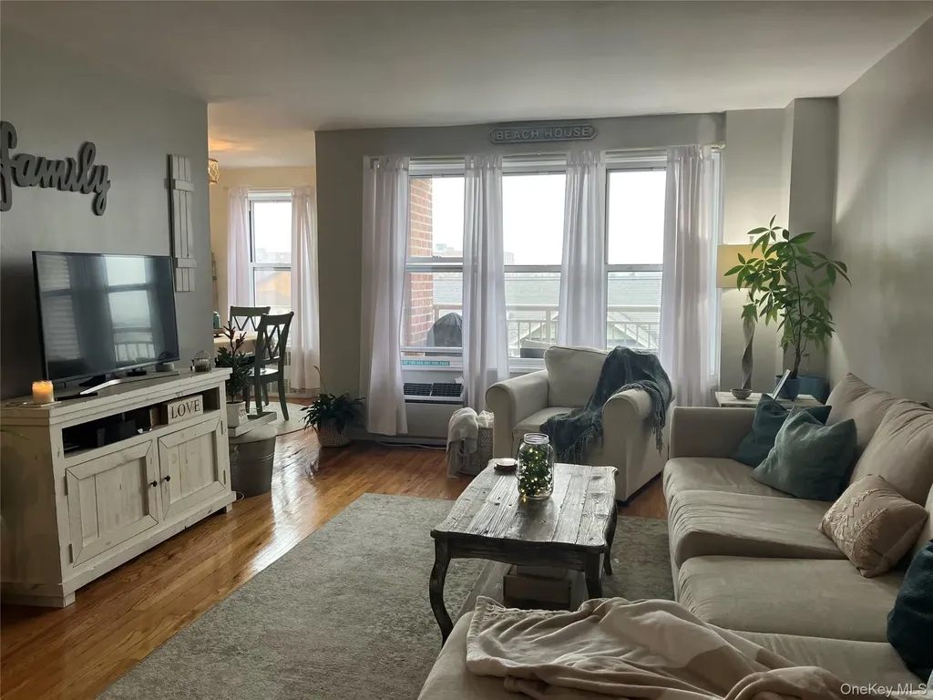 855 E Broadway Long Beach NY 11561