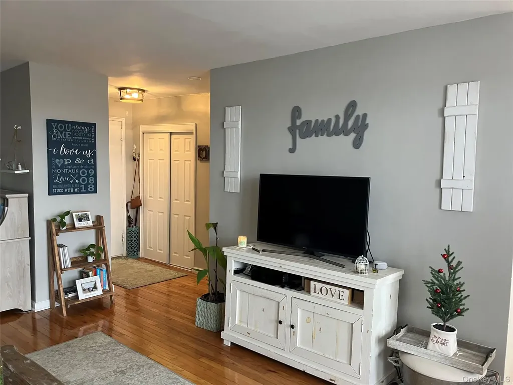 855 E Broadway Long Beach NY 11561