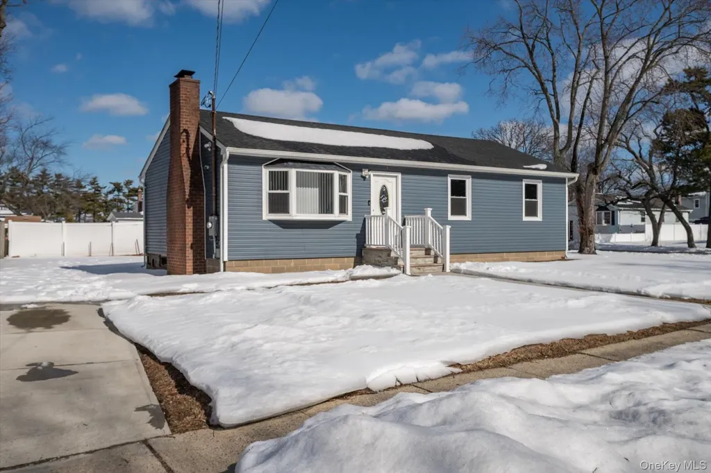 93 Garfield Boulevard Farmingdale NY 11735