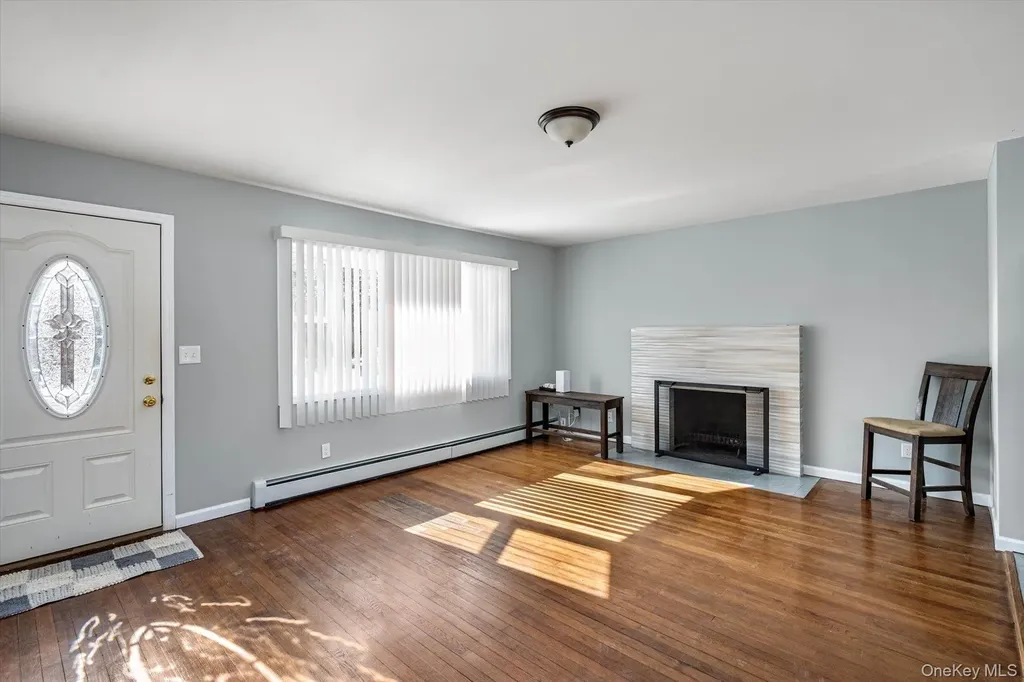 93 Garfield Boulevard Farmingdale NY 11735