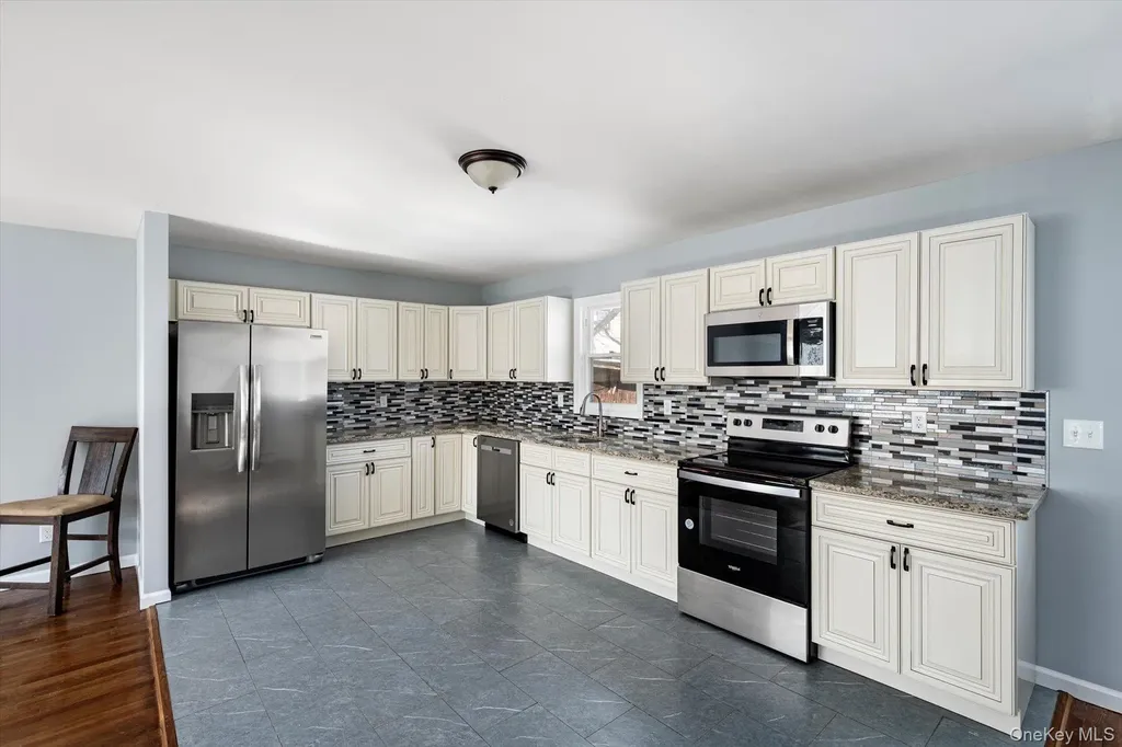 93 Garfield Boulevard Farmingdale NY 11735