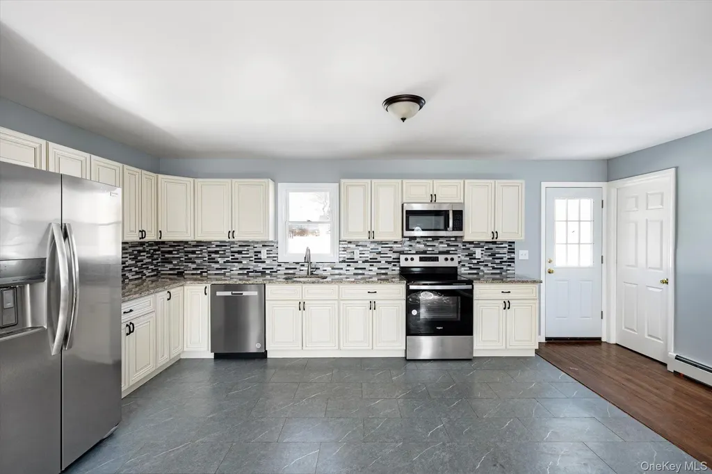 93 Garfield Boulevard Farmingdale NY 11735
