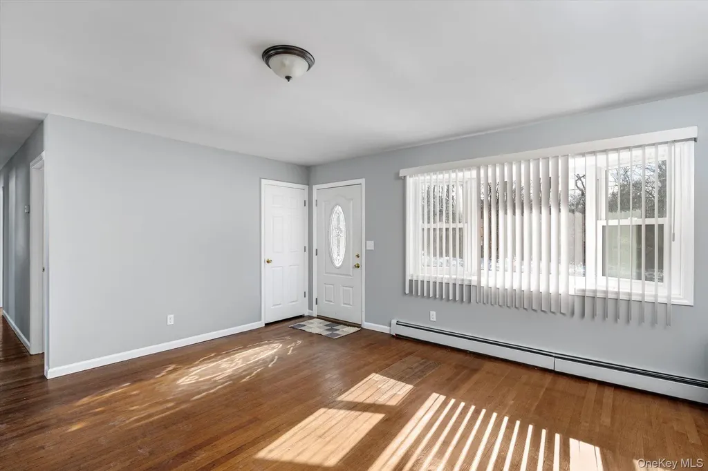 93 Garfield Boulevard Farmingdale NY 11735