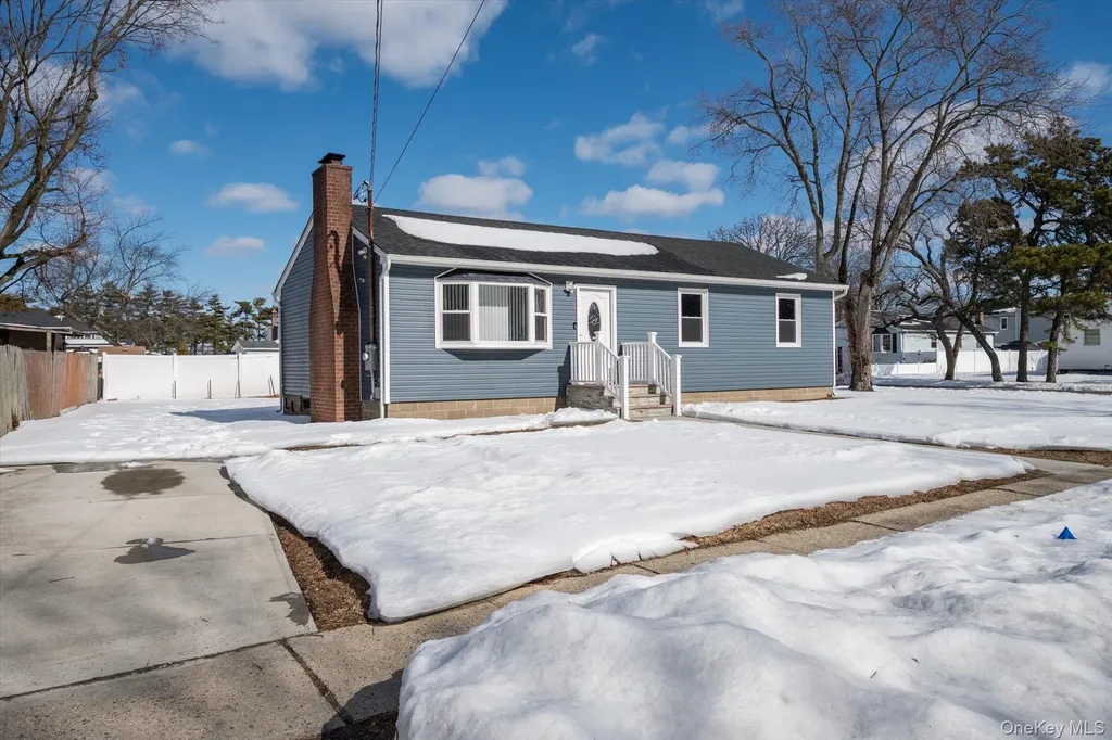 93 Garfield Boulevard Farmingdale NY 11735