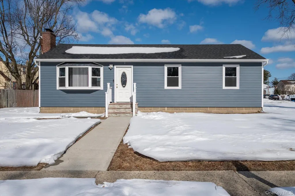 93 Garfield Boulevard Farmingdale NY 11735