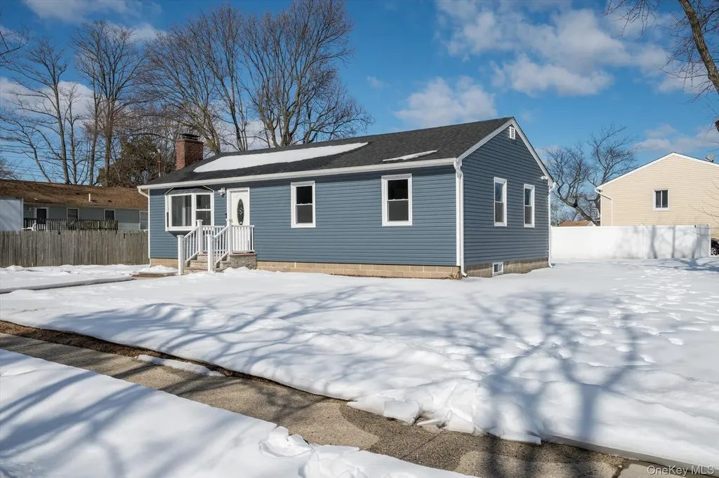 93 Garfield Boulevard Farmingdale NY 11735