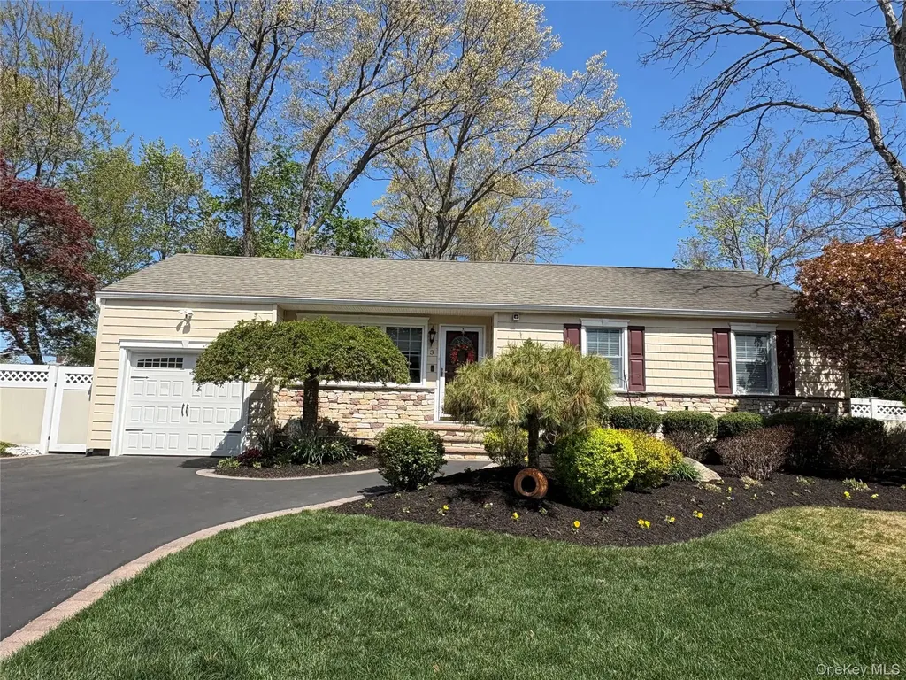 3 Norma Lane Kings Park NY 11754