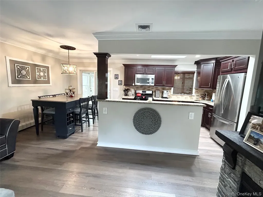 3 Norma Lane Kings Park NY 11754