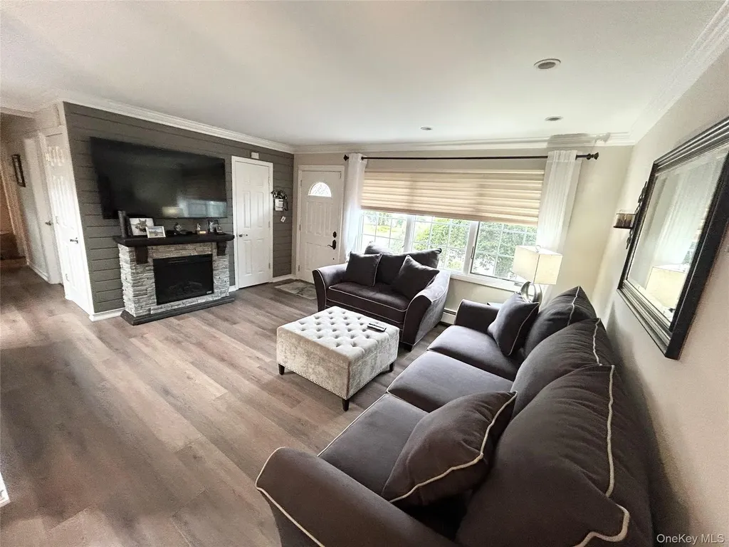 3 Norma Lane Kings Park NY 11754