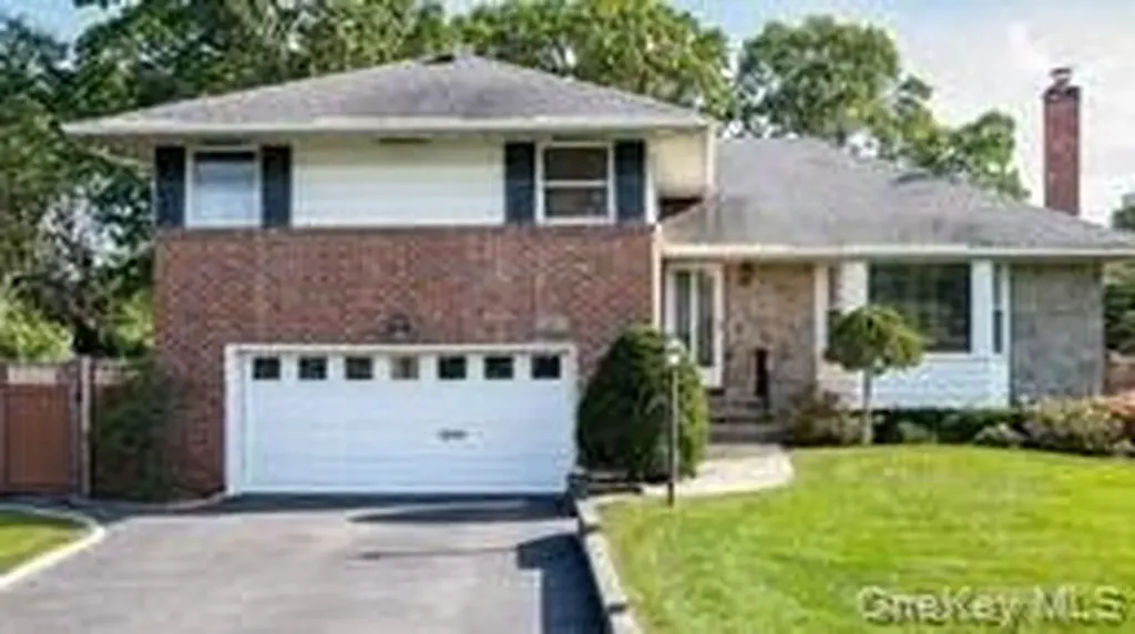 194 Rhododendron Drive Westbury NY 11590