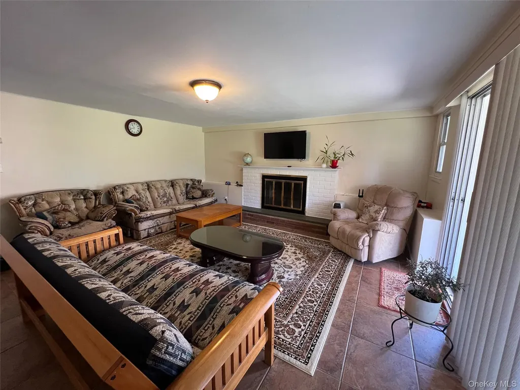 194 Rhododendron Drive Westbury NY 11590