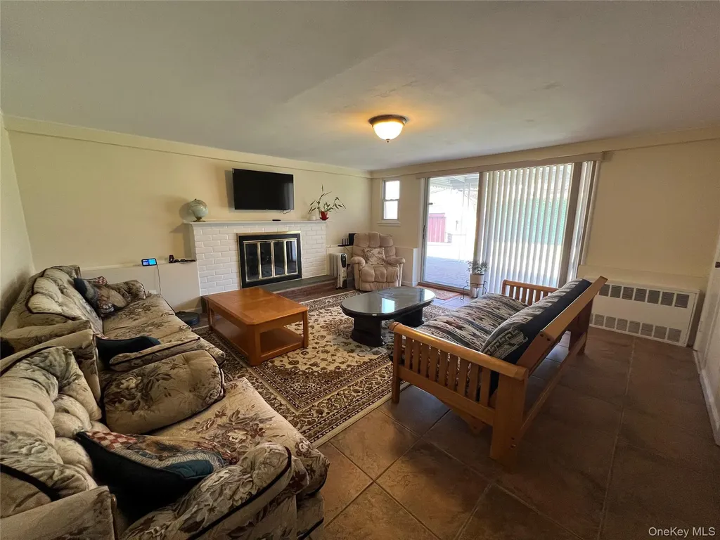 194 Rhododendron Drive Westbury NY 11590