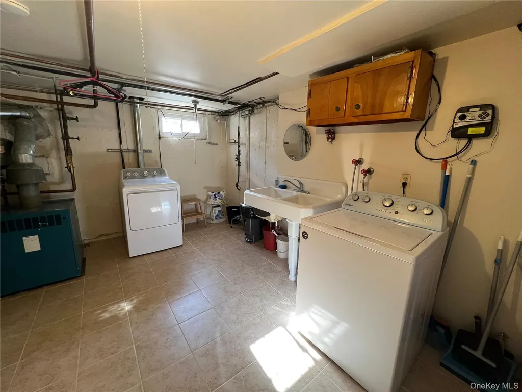 194 Rhododendron Drive Westbury NY 11590