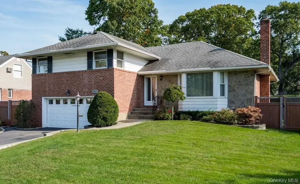 194 Rhododendron Drive Westbury NY 11590