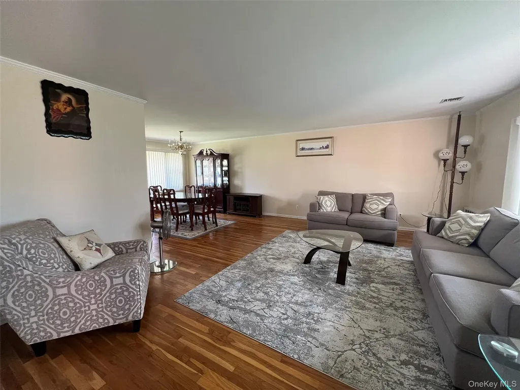 194 Rhododendron Drive Westbury NY 11590