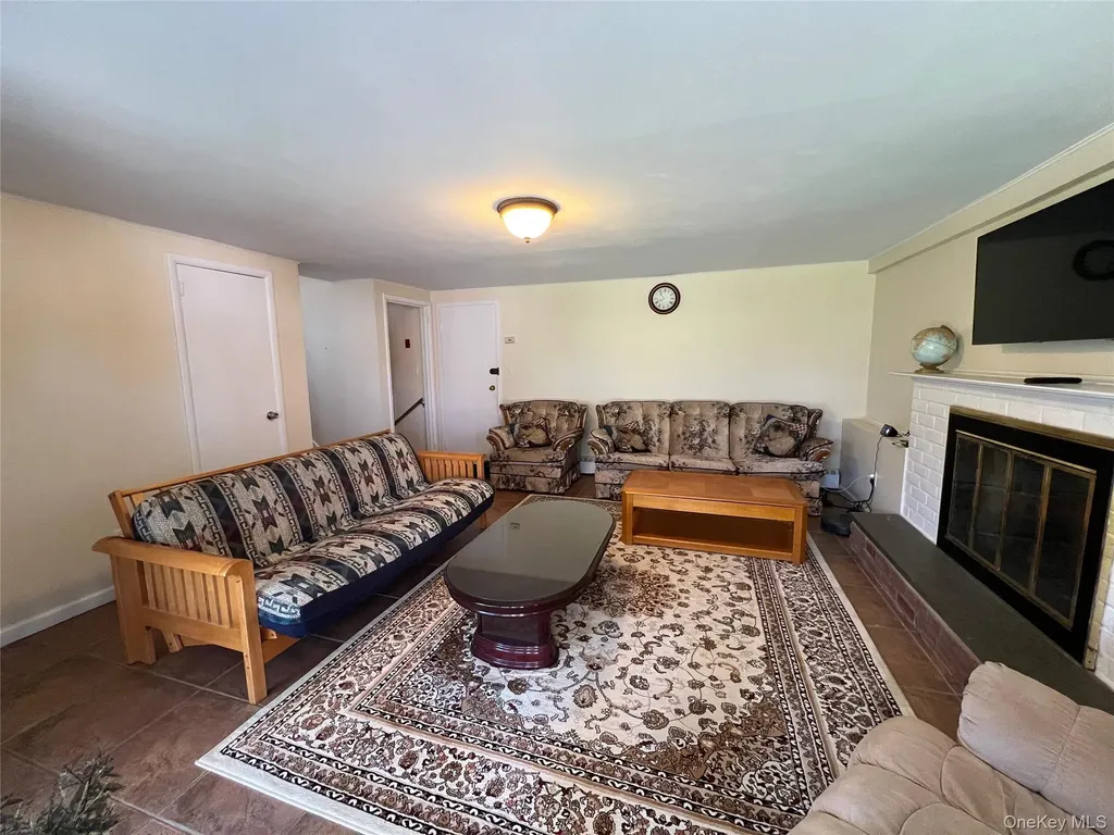 194 Rhododendron Drive Westbury NY 11590